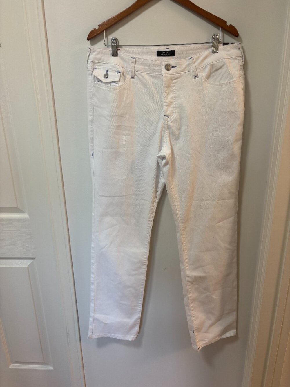TRUE RELIGION Billie Optic White Mid Rise Flap Straight Leg Jeans Size 34 600882